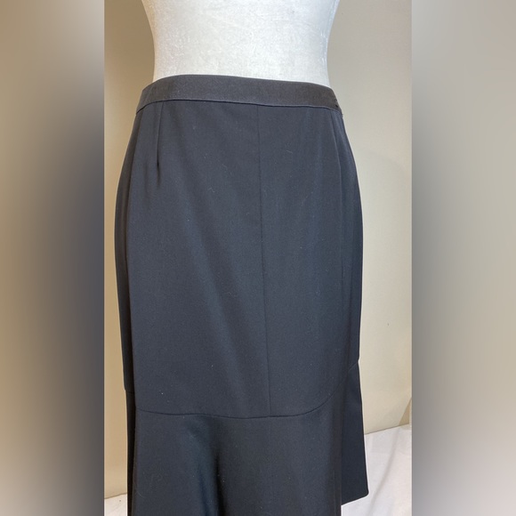 CHANEL Ruffled Wool Mid Skirt - Picture 2 of 9